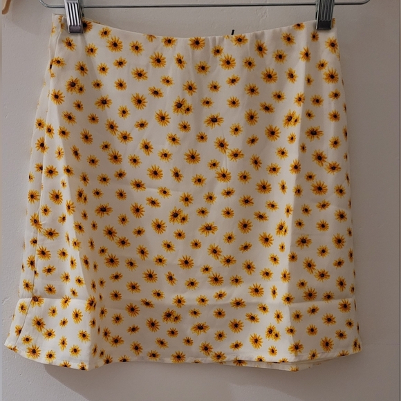 Anthropologie WeWoreWhat Mini Slip Skirt Ditsy Daisies in Ivory‎ Multi, XS - Picture 3 of 9